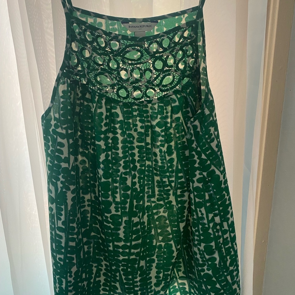 Banana Republic Green and White Patterned Top